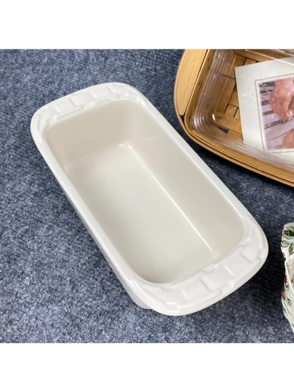 Longaberger Holiday Helper Basket 2006 Liner Protector Ivory Pottery Loaf Dish